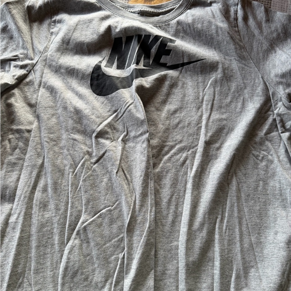 Nike Men's Long Sleeve Gray Tee